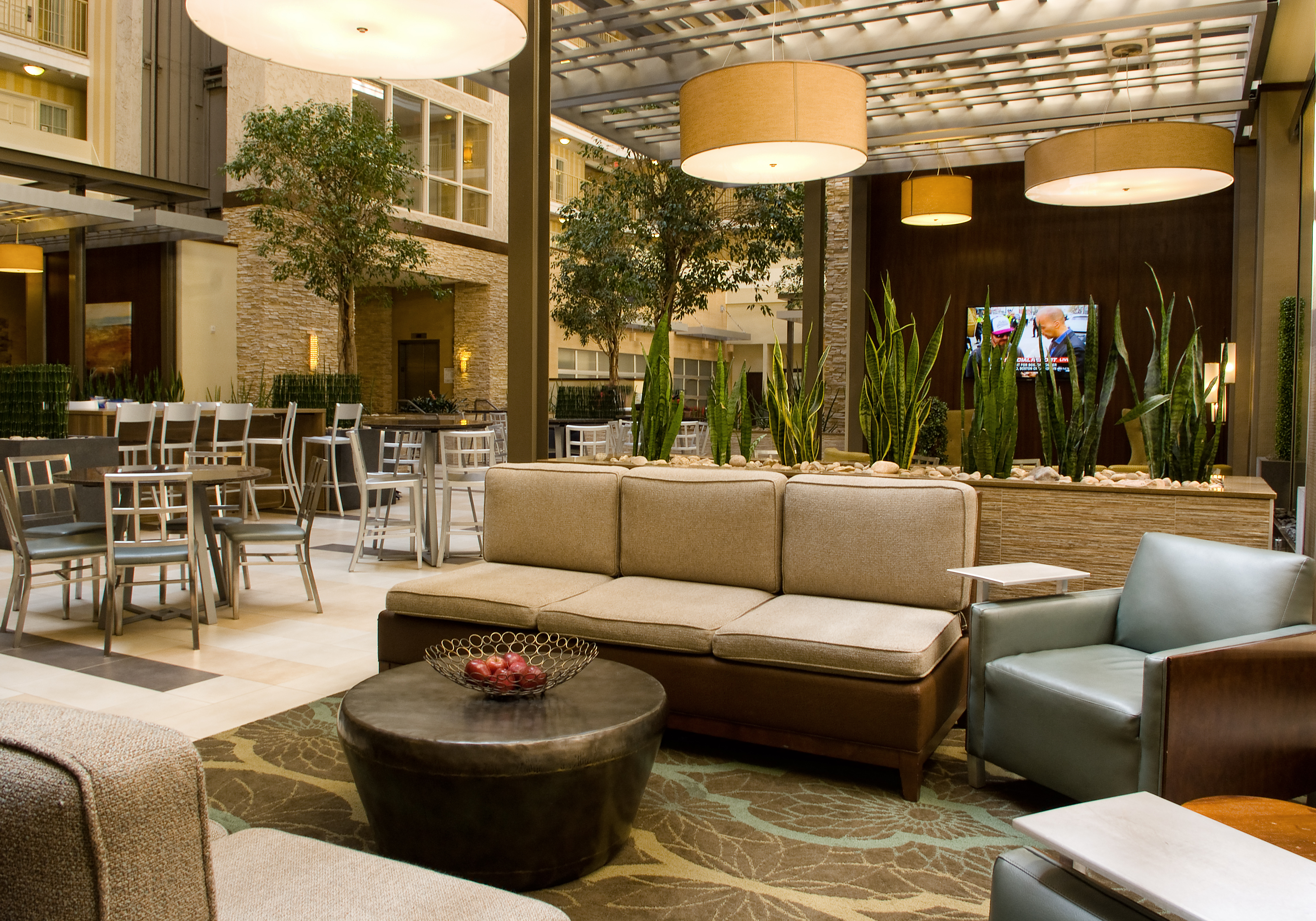 lobby seating toward atrium DES4032